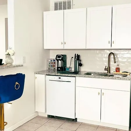 Colorful Relaxation Luxe Family Stay - Extended Stay